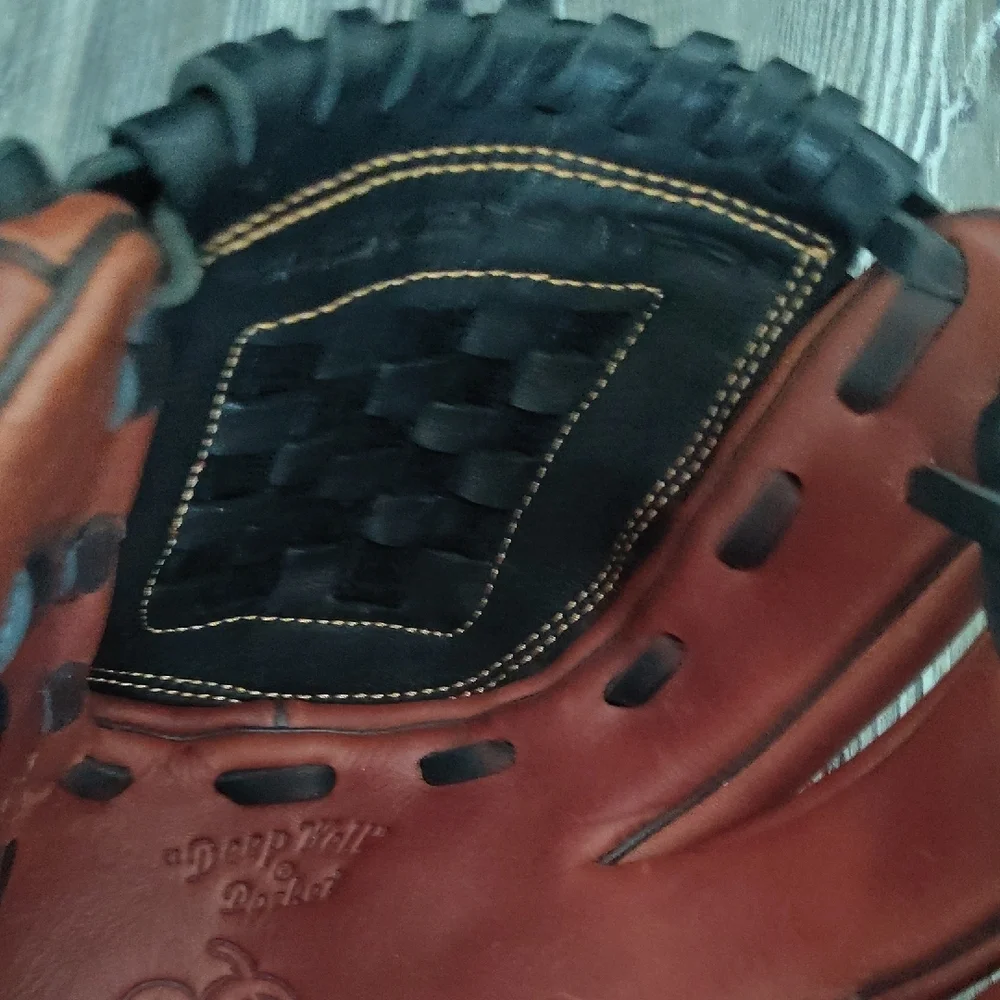 Rawlings Brown and Black Baseball Glove - Picture 5 of 6